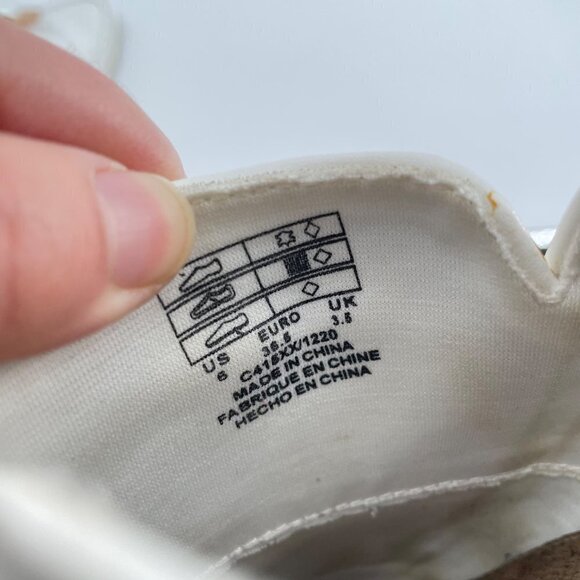 Kelsi Dagger Brooklyn Solar Mules White Loafers Womens Size 6 Wooden Buckle - Picture 9 of 9